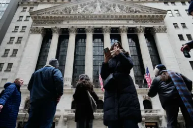Mercados agitados: cómo proteger tus ahorros para el retiro sin perder las ganancias del futuro