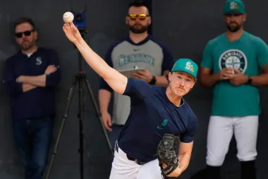 La encrucijada del béisbol moderno: contratos, contacto y la fragilidad del lanzamiento