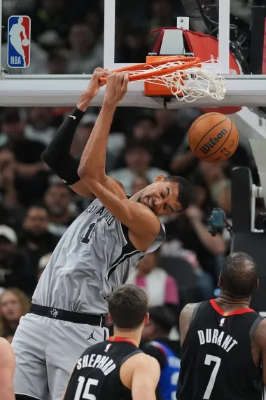 NBA en movimiento: dominio de Detroit, la pólvora de Booker y la atención en Wembanyama