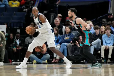 Noche de reivindicaciones en la NBA: Middleton reaviva a Dallas, Atlanta mantiene la racha y Adebayo administra la gloria