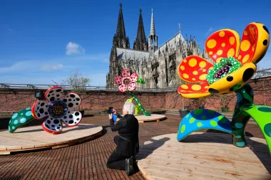 Yayoi Kusama en el Museo Ludwig: un viaje infinito por la obsesión, el color y la memoria