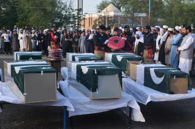 Fuego cruzado en la frontera: por qué la escalada entre Pakistán y el gobierno talibán de Afganistán amenaza la estabilidad regional