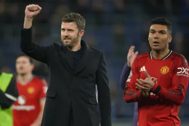 Entre vueltas y decisiones: Adams, Carrick y el renacer del fútbol inglés y femenino