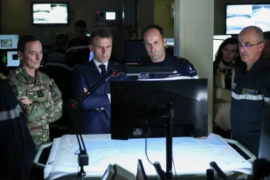 Francia en el tablero del Medio Oriente: despliegue naval, diplomacia y los riesgos de una postura «defensiva»