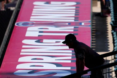 Oleada de calor altera el entrenamiento de primavera: adaptaciones, riesgos y reordenamiento de la rotación en la MLB