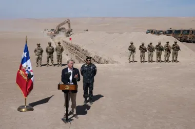 Muro, dron y política: la apuesta de José Antonio Kast para contener la migración en el norte de Chile