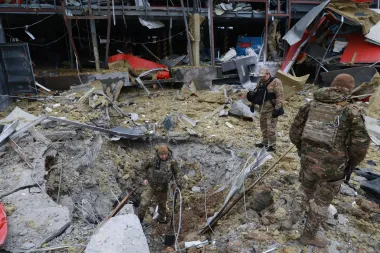 Entre drones, sanciones y alianzas: la visita de Zelenski a Londres y el pulso geopolítico que redefine la guerra en Europa