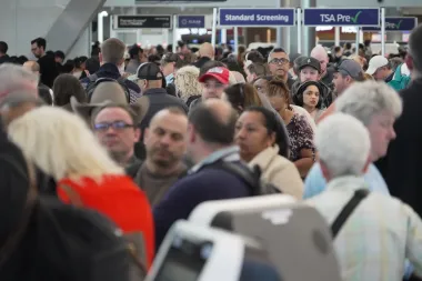 Silencio en el Congreso y aeropuertos en tensión: la parálisis del Departamento de Seguridad Nacional