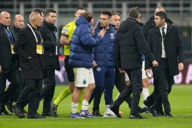 Fútbol en la encrucijada: poder, dinero y pasión entre clubes, selecciones y dirigentes