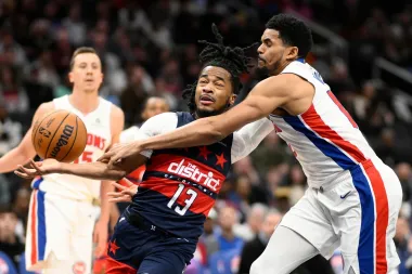 La noche del baloncesto: Detroit aplasta a Washington, Dell Curry asciende a los símbolos de Charlotte y Donovan Mitchell guarda reposo