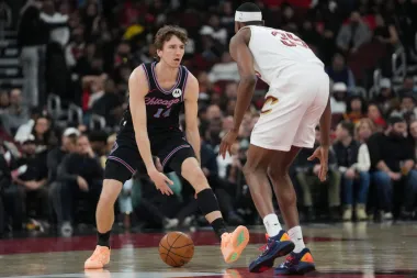 Noche de sobresaltos y resistencia: Harden lidera a Cleveland mientras New Orleans y Denver marcan el pulso