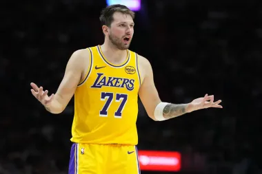 Noche de exhibiciones y repuntes en la NBA: Edgecombe, Doncic y los Jazz toman el protagonismo