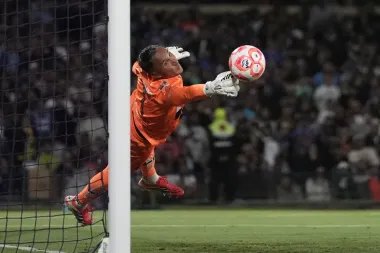Keylor Navas se queda en Pumas y el pulso del fútbol europeo: entre la experiencia y la urgencia deportiva