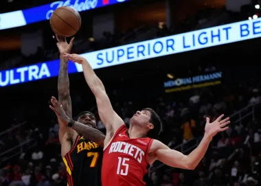 Noche de altibajos en la NBA: Durant frena a los Hawks, Brown rescata a Boston y los Knicks sufren pero ganan