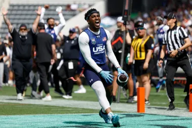 ¿Es Tom Brady rival para la realeza del flag football? Reflexiones sobre la exhibición en Los Ángeles y el auge olímpico del deporte