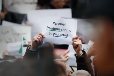Damasco en tensión: la prohibición del alcohol y el pulso entre libertad secular y presión religiosa