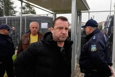 Tempi tres años después: el juicio que busca respuestas en la mayor tragedia ferroviaria reciente de Grecia