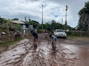 Hawái bajo el lodo: cómo la peor inundación en dos décadas reconfigura comunidades y plantea preguntas sobre infraestructura y clima