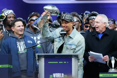 El mercado NFL se recalibra: Smith‑Njigba redefine el tope salarial de receptores y la liga celebra su historia mientras los equipos rearmán plantillas