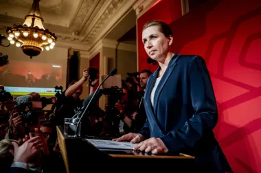 Dinamarca en encrucijada: el rei de centroderecha que cambió las reglas del juego y el futuro incierto de Mette Frederiksen