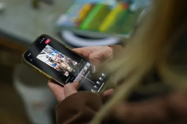 Prohibir o regular: la ola global que limita el acceso de menores a las redes sociales