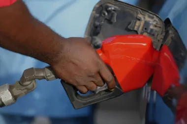 Cuando la guerra lejos de casa aprieta a África: combustible, fertilizantes y economías al límite