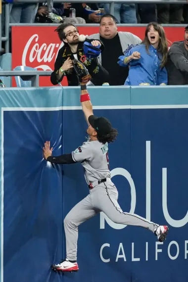 Análisis: La dulce velada en Los Ángeles — Kyle Tucker impulsa la victoria de los Dodgers mientras la organización celebra con anillos de Serie Mundial