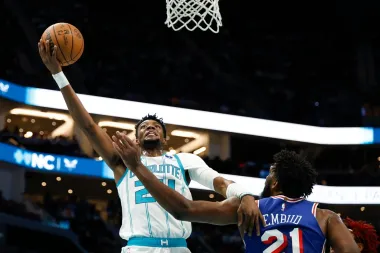 Noche de altos y bajos en la NBA: remontadas, liderazgos y sanciones que marcan la carrera hacia los playoffs