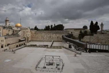 Semana Santa y Pesaj en tiempos de guerra: Jerusalén cerrada y Roma en procesión, dos realidades de una misma tradición