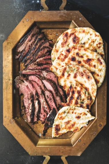 Baharat y la pierna de cordero a la parrilla: un viaje de sabores entre Turquía y tu parrilla