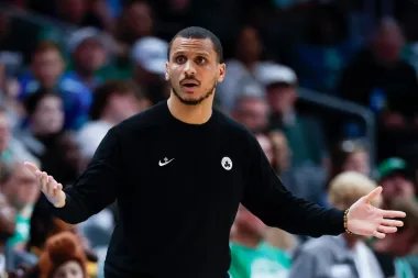 ¿Quién merece el premio a Entrenador del Año en la NBA 2025? Un análisis profundo entre candidatos, narrativa y cultura de premiación