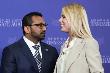 Fuego Cruzado en el FBI: La demanda colectiva que podría revertir despidos tras la investigación sobre Trump