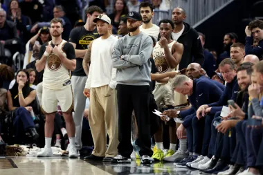 Cuando el rey del triple enseña al inversor legendario: Stephen Curry y Warren Buffett unen fuerzas por la comunidad