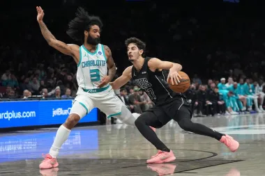 Noche de transición en la NBA: Hornets dominan, Magic resisten y Curry da pasos hacia el regreso