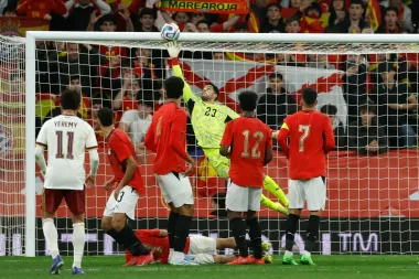 Del silbido xenófobo a la debacle italiana: un análisis del fútbol internacional rumbo a la Copa Mundial 2026