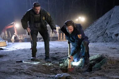 Max Thieriot y el fenómeno de Edgewater: cómo dos series pequeñas conquistaron las noches de viernes