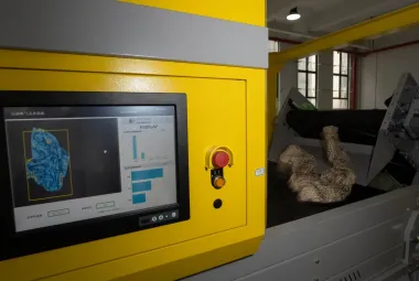 Robots que salvan camisetas: cómo la IA está transformando el reciclaje textil en China