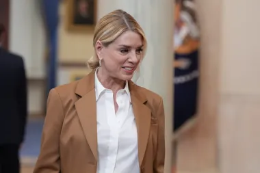 ¿Puede Donald Trump reemplazar a la fiscal general Pam Bondi por Lee Zeldin? Entre rumores, lealtades y consecuencias políticas