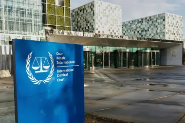Karim Khan y la encrucijada del Tribunal Penal Internacional: entre acusaciones, procedimientos y confianza institucional