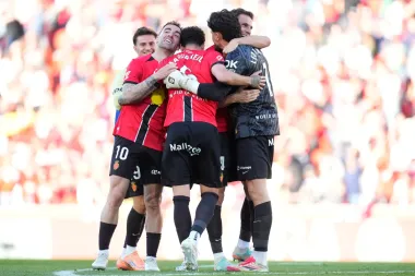 Fin de semana de vértigo: Real Madrid tropieza, Bayern remonta y Liverpool en crisis