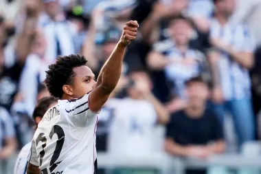 La carrera por el Scudetto y la lucha europea: un análisis profundo de la jornada que sacudió Europa
