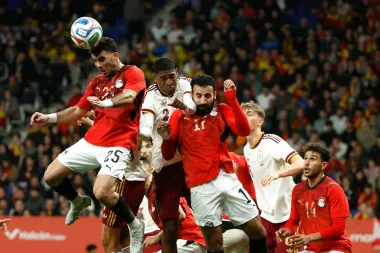Golpe de fútbol: la muerte de Mircea Lucescu, el regreso de Alexander Isak y la polémica de los cánticos en España