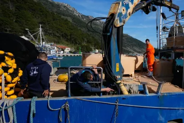 Cuando el precio del combustible pone en jaque a los pescadores: la crisis que azota a la flota croata