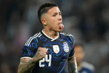 Entre sanciones, renovaciones y lealtades: el pulso del mercado y la cultura en el fútbol europeo