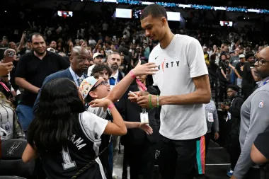 Noche de decisiones y declaraciones: Wembanyama, el músculo de los Spurs y el pulso final de la temporada regular