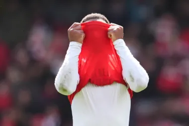 Semana decisiva en el fútbol europeo: supervivencia en Italia, crisis en Arsenal y solidaridad en Lens