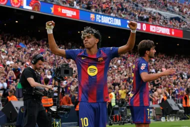 Fútbol en ebullición: remontadas, récords y jóvenes prodigios que marcan el pulso de Europa y Norteamérica
