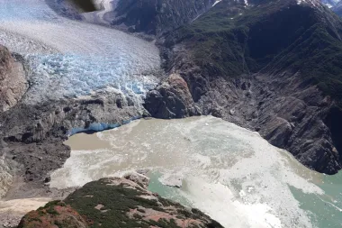 Cuando la naturaleza reescribe los itinerarios: el deslave de Tracy Arm y el turismo de cruceros en Alaska