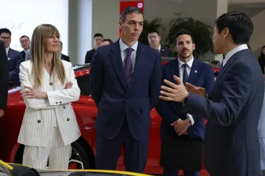 Sánchez en Pekín: diplomacia pragmática entre presiones transatlánticas y necesidades verdes