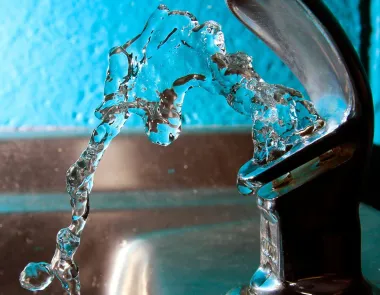 Escasez de flúor en el agua potable: qué significa para la salud pública y cómo prepararse